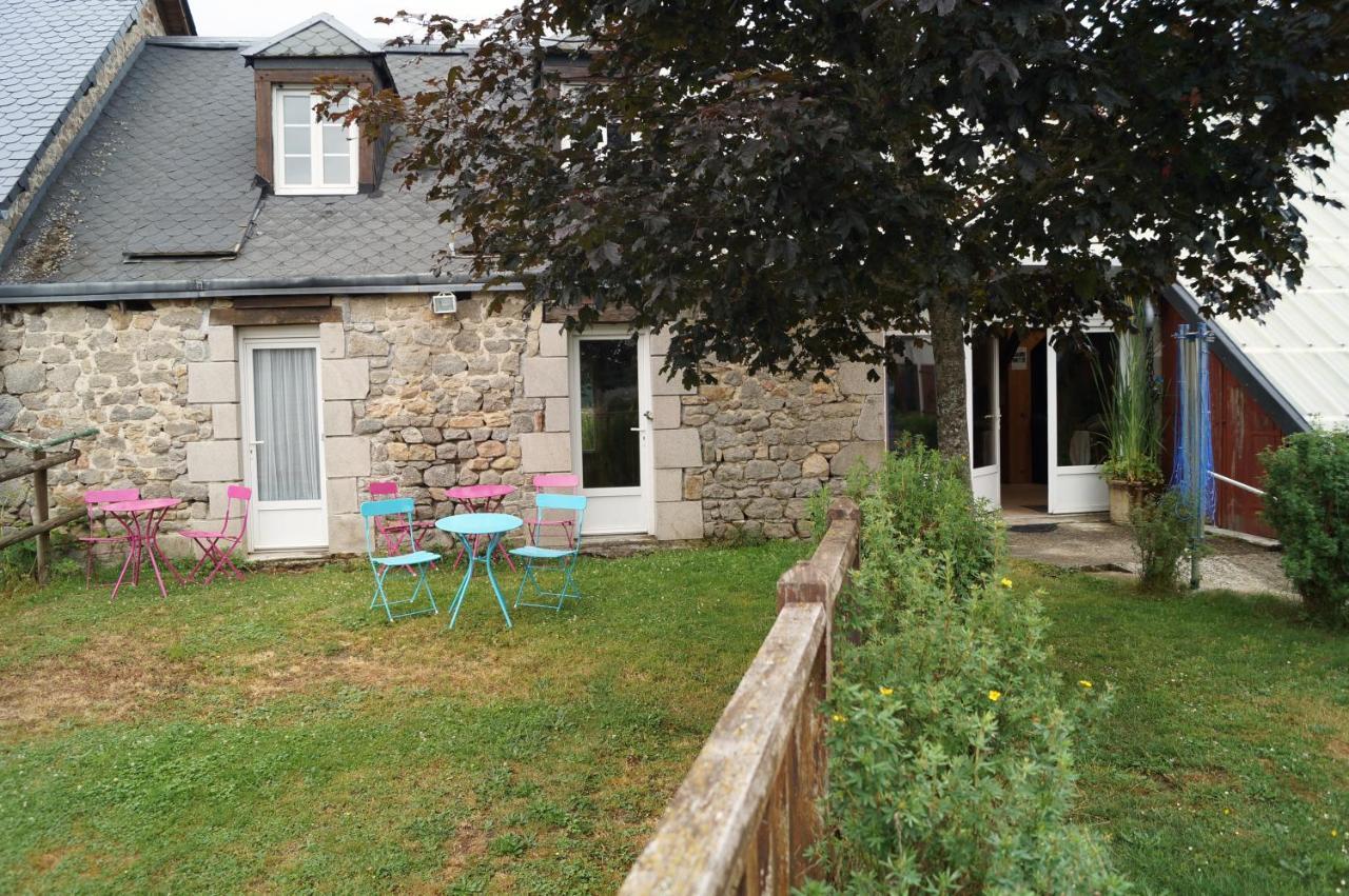Gite De 15 Places En Chambre De 2, 4, 5 Personnes Saint-Exupéry-les-Roches Exterior foto