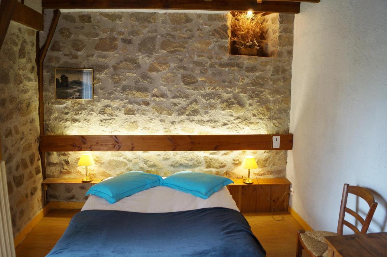 Gite De 15 Places En Chambre De 2, 4, 5 Personnes Saint-Exupéry-les-Roches Exterior foto